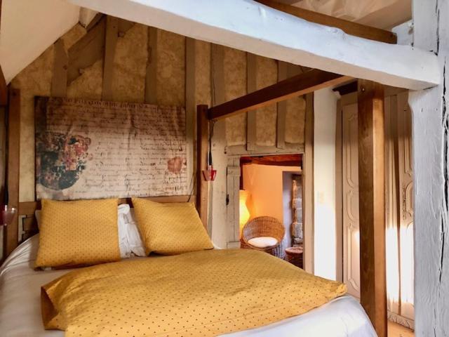 La Maison Sur Les Remparts Domfront  Exterior photo